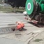 В столице Крыма чистят ливнёвки после обильных осадков