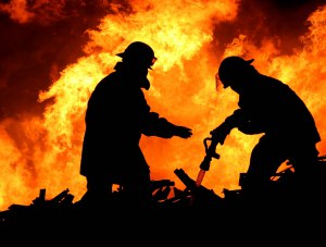 В Ялте на пожаре спасли пенсионерку