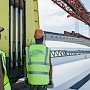 Строители уложили первые рельсы на Крымском мосту