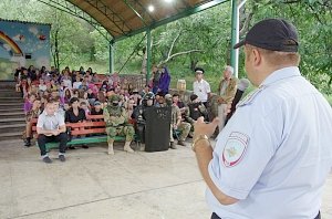 В рамках акции «Безопасное лето» севастопольские полицейские навестили ребят детского лагеря «Горный»