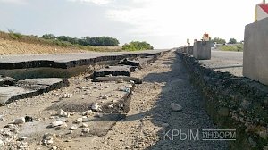 Ливень размыл участок строящейся трассы Дубки – Левадки под Симферополем