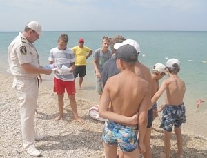 Инспекторы ГИМС проводят выездные занятия в детских оздоровительных лагерях Севастополя