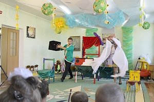 Сотрудники Следкома устроили кукольный спектакль для воспитанников «Дома ребенка «Ёлочка»