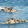 Морские пехотинцы ЧФ тренируются в вождении БТР на плаву