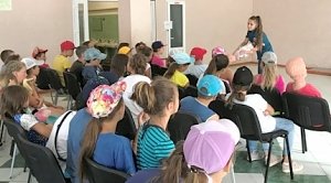 С отдыхающими детьми оздоровительного лагеря «Радость» психологи МЧС России провели занятия по оказанию первой медицинской помощи