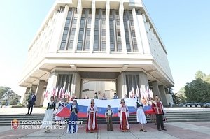 В крымской столице отметили День Государственного флага Российской Федерации