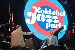 Koktebel Jazz Party: самые яркие моменты первого дня фестиваля в фоторепортаже КИА