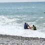 Крымские спасатели оказали помощь юноше на воде