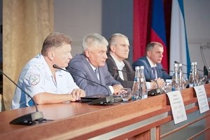 Личному составу МВД по Республике Крым представили нового руководителя ведомства
