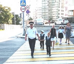 Первого сентября личный состав ГИБДД Севастополя принял участие в городской акции «Юный пешеход»