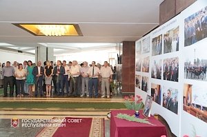 Крымские парламентарии почтили память Александра Захарченко