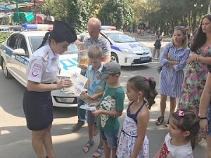 В Детском парке крымской столицы дети участвовали в профилактическом мероприятии «Безопасная дорога в школу»