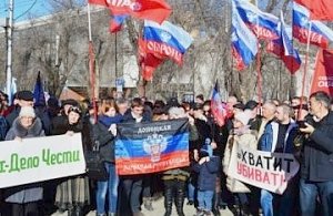 Крым не бросит жителей Донбасса - глава крымского парламента