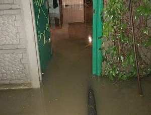 В Феодосии дождь затопил 35 подворий и 14 домов