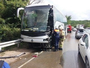 Автобус и грузовик столкнулись на трассе Симферополь-Феодосия