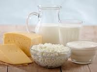 Более 120 литров молока и 55 килограммов молокопродуктов без документов изъято на рынках Симферополя