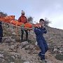 Крымские спасатели эвакуировали с горы потерявшего сознание парня