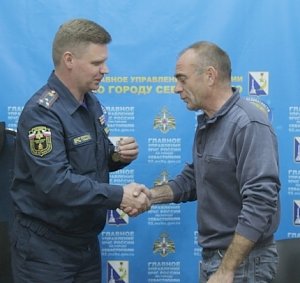 МЧС Севастополя поздравляет ветеранов пожарной охраны