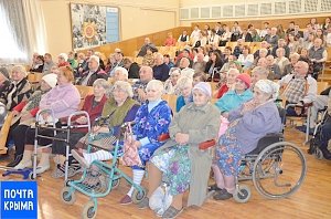 «Почта Крыма» устроила благотворительную акцию для пожилых