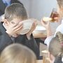 В детском садике в Белогорске не докладывали еды в тарелки