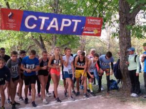 Крымские спортсмены соревновались в осеннем легкоатлетическом кроссе в столице Крыма