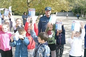 Год культуры безопасности: инспекторы ГИМС сказали ученикам младших классов основы спасения на воде в разное время года