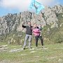 Флаги КФУ и профкома работников подняты на вершинах Крымских гор