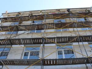 Подрядчик приступил к ремонту фасада здания 149-летней Ливадийской школы