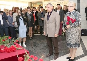 В крымском парламенте почтили память погибших в Керчи минутой молчания