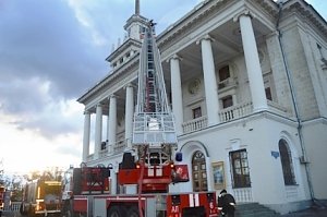 В Севастополе в здании Матросского клуба прошли пожарно-тактические учения