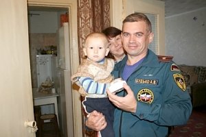 Крымские спасатели оказывают помощь многодетным и малообеспеченным семьям