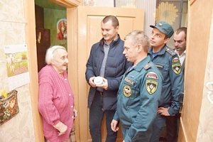 Крымские спасатели оказывают помощь ветеранам