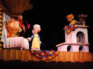 В Центральной библиотеке Крыма экспонируется временная выставка об истории Крымского театра кукол