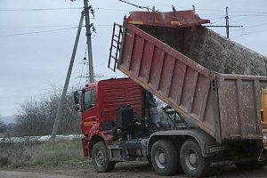 Началась замена порядка 5 метров деформированного участка поврежденного трубопровода на Феодосийского шоссе