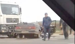 Двое пострадали во вчерашнем столкновении фуры и «ВАЗа» на трассе