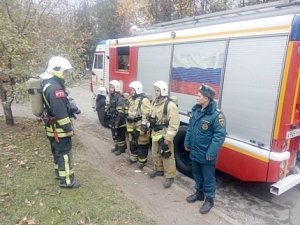Пожарные МЧС России ликвидировали условный пожар на объекте образования
