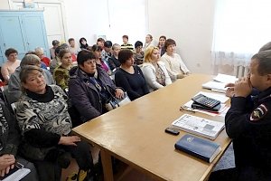 Керченские полицейские сообщили работникам почты про мошенников