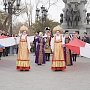 У памятника Екатерине II провели флешмоб в поддержку присвоения имени императрицы аэропорту «Симферополь»