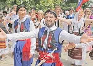 Как приветствуют друг друга крымчане