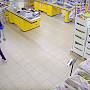 Керчане на спор ограбили продуктовый магазин