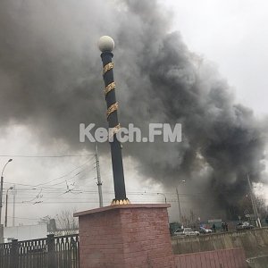 В центре Керчи — сильный пожар (обновляется)