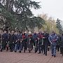 Возложение цветов прошло у Вечного огня в столице Крыма в честь Дня неизвестного солдата