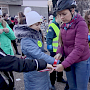 В Севастополе школьники организовали массовый флешмоб «Засветись! Будь ярче на дороге!»