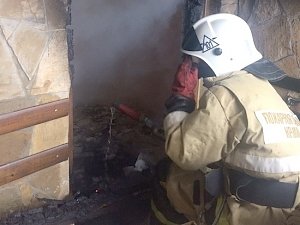 В селе Малореченское ликвидировали пожар в многоэтажном доме