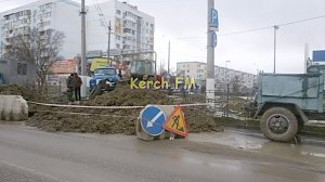 Ремонт водовода по Камыш-Бурунскому шоссе в Керчи продлится до следующей недели