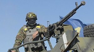 Украинские военные мародерствуют в селе на границе с Крымом