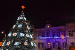 Выступление Деда Мороза, Снегурочки и новогодняя дискотека ждут евпаторийцев 31 декабря