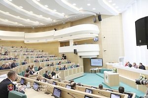 Законодатели России собрались на заседание Совета