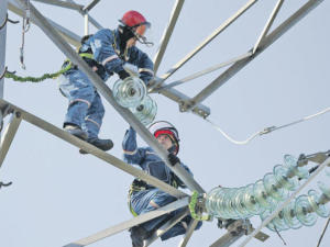 Продолжаются работы по восстановлению электроснабжения в Красногвардейском районе