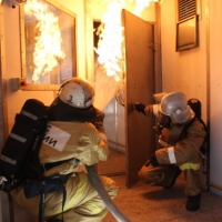 Симферопольские пожарные ликвидировали пожар и спасли человека